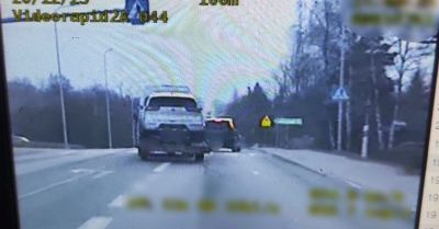 Mercedsem przewoził 15 osób i stracił prawo jazdy